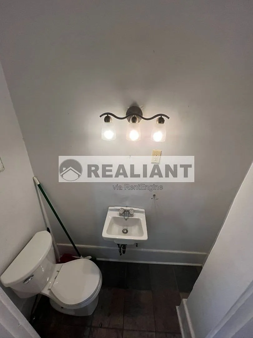 Studio, $800 — Photo 4