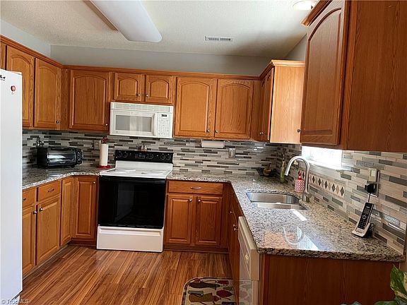 5th image of 1225 Birch Hill Dr