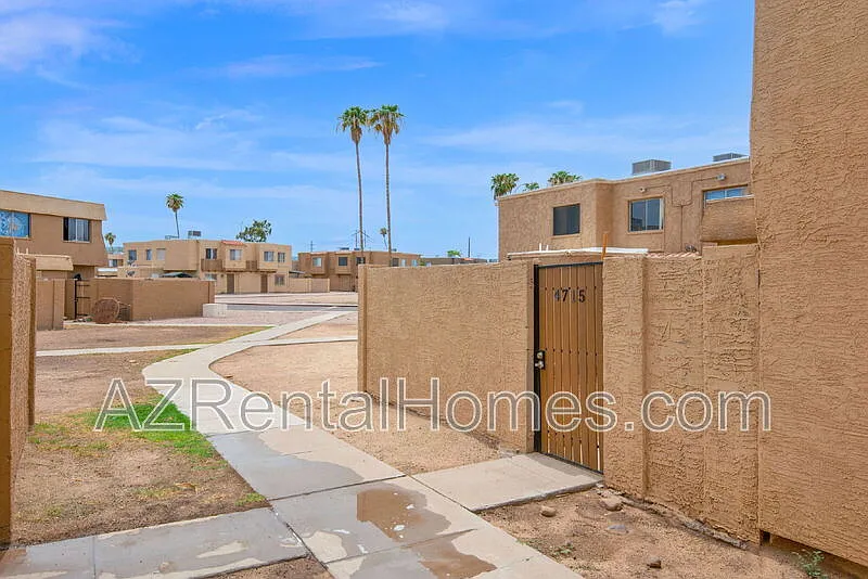 2 bed, 1.0 bath, 924 sqft, $1,295 — Photo 3