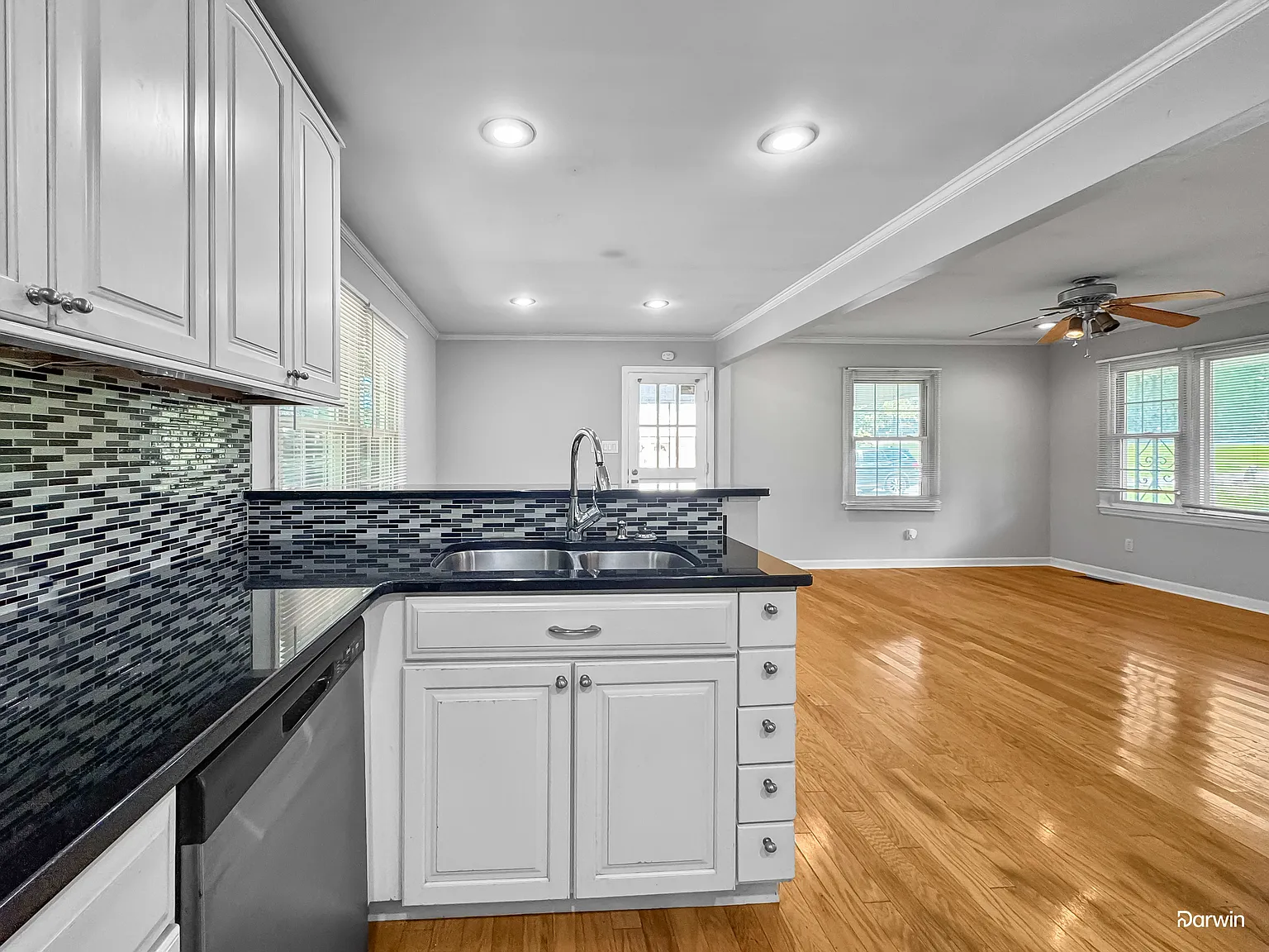 3 bed, 2.0 bath, 1288 sqft, $1,730 — Photo 4