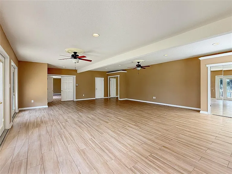 117 E Lake Roy Dr SE — Photo 10