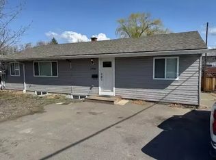 1306 Hamilton St #1B, Kamloops, BC V2B2V2