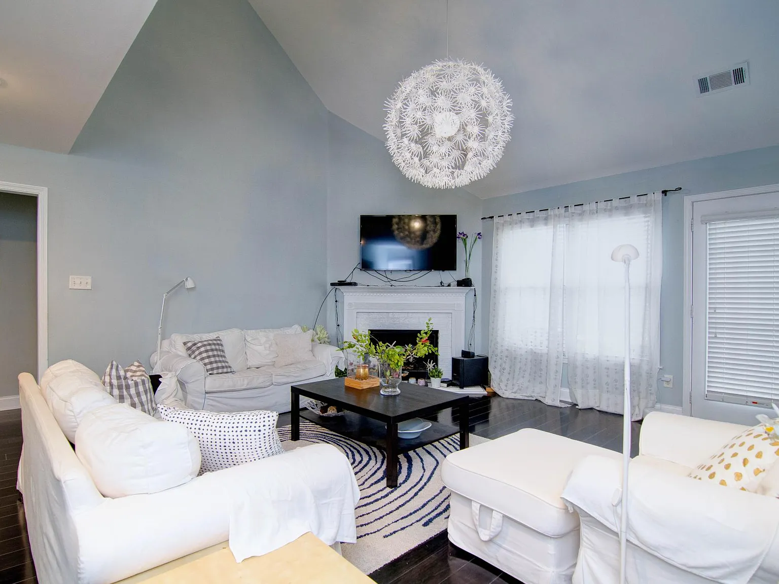 5 bed, 3.5 bath, 3500 sqft, $2,950 — Photo 4