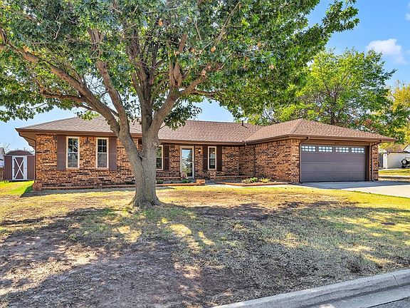 3rd image of 617 SW 26th St