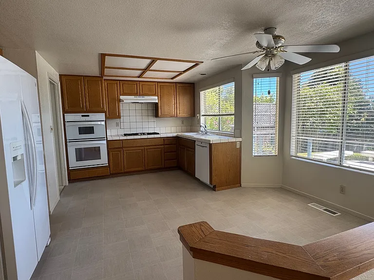 138 Del Oro Lagoon — Photo 3