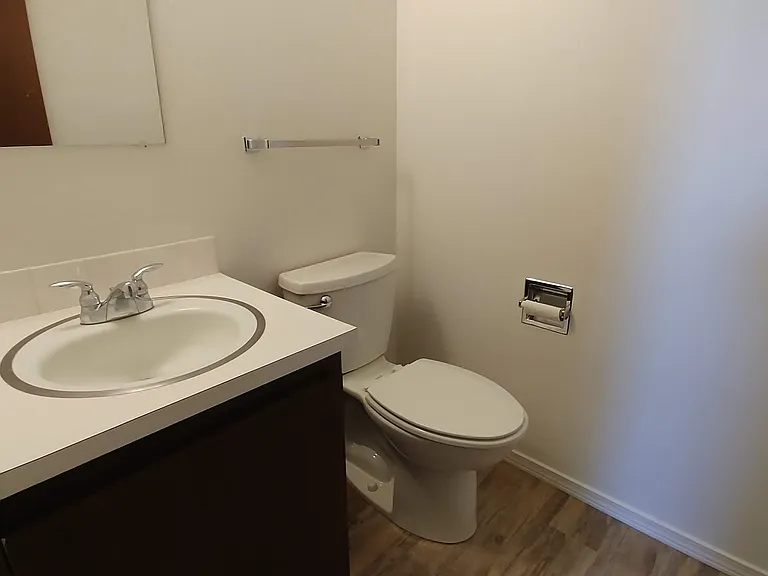 600 SW Crestview St #14 — Photo 6