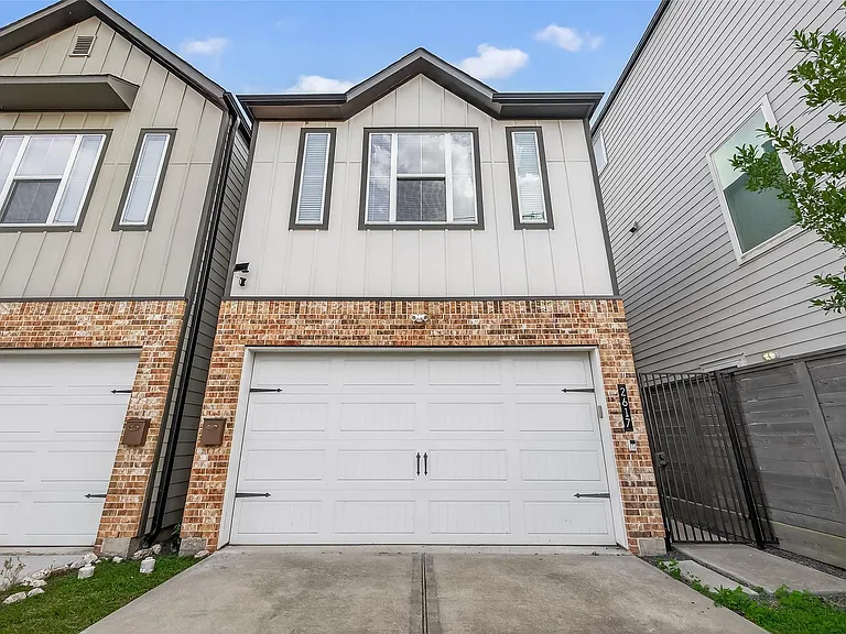 2617 Live Oak St — Photo 1