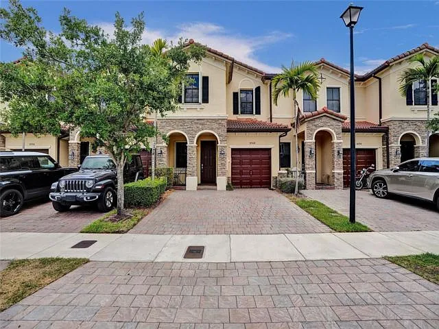 4 bed, 3.0 bath, 1783 sqft, $4,100 — Photo 1