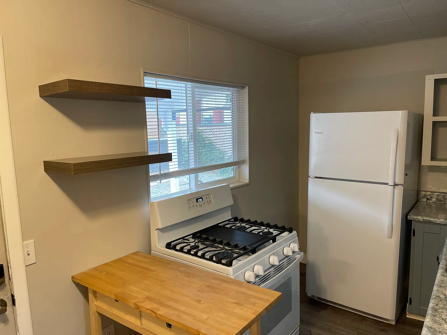 2 bed, 859 sqft, $1,450 — Photo 4
