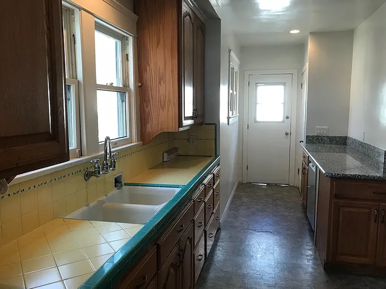 Fenced 3 Bedroom House with Two Car Driveway! Located in the Heart of North Park! In Unit Washer ... — Photo 6
