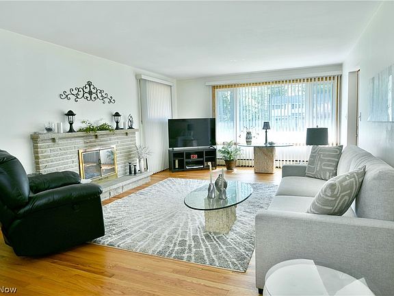 4th image of 208 Broadway Ave SE