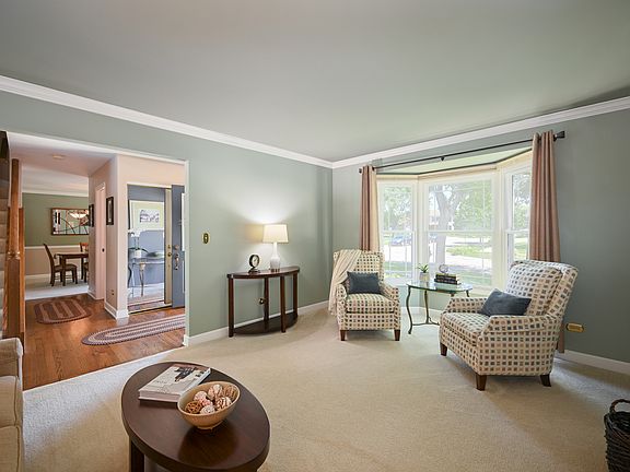 5th image of 880 Hampton Dr