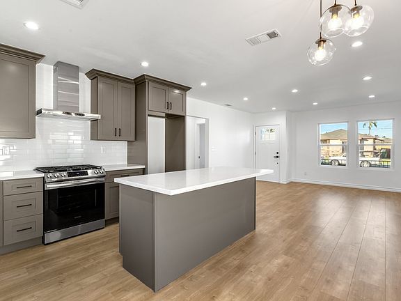 5th image of 2116 W 94th Pl