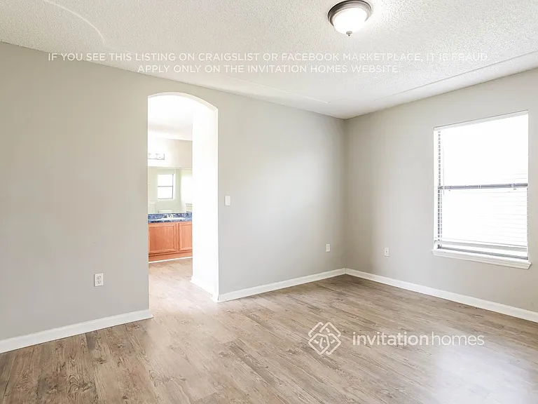 9785 Oxford Station Dr — Photo 11