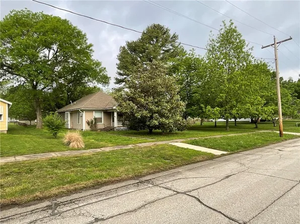 507 N Ozark St, Girard, KS 66743
