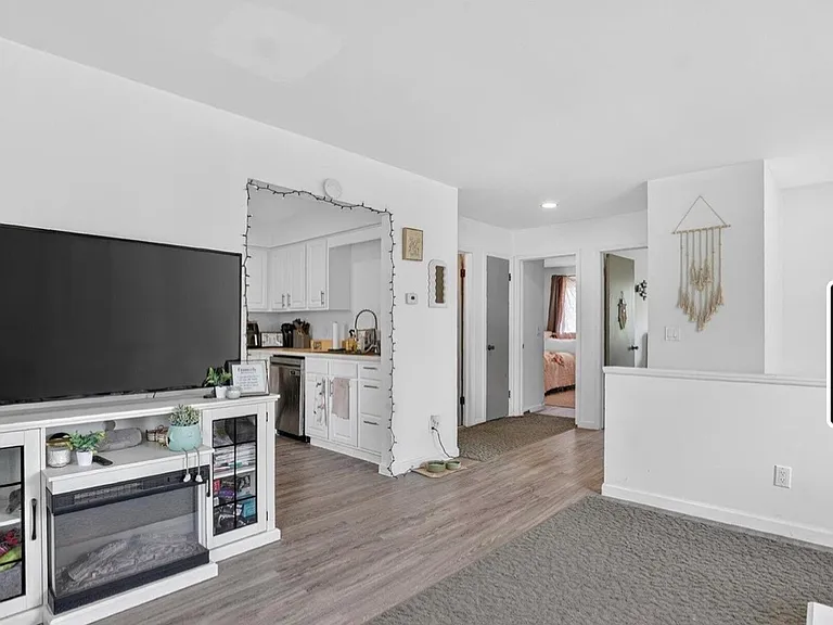 1551 Mount Vernon Ave — Photo 8