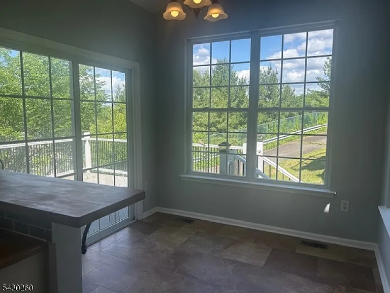 305 Winding Hill Dr — Photo 7