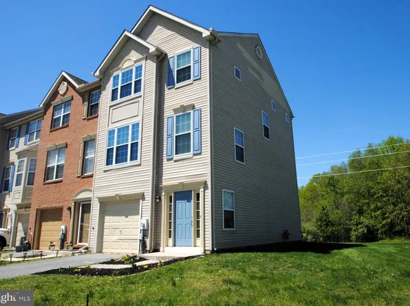 1 Shane Cir, Bear, DE 19701