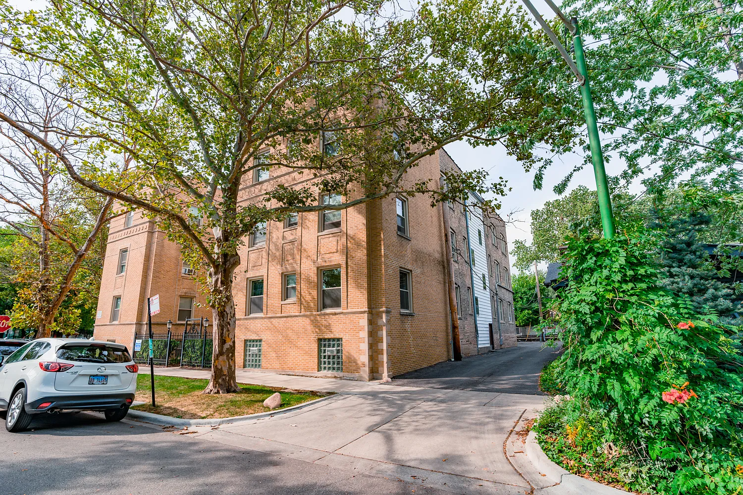 2 bed, 1.0 bath, $1,955 — Photo 2