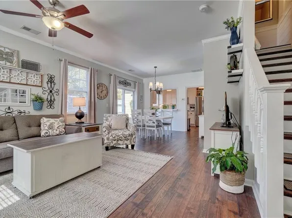 346 Holyoke Ln, Chesapeake, VA 23320