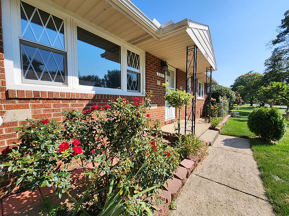 3rd image of 3261 Englewood Dr