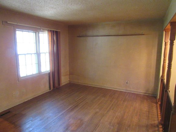3rd image of 2456 S Lulu Ave
