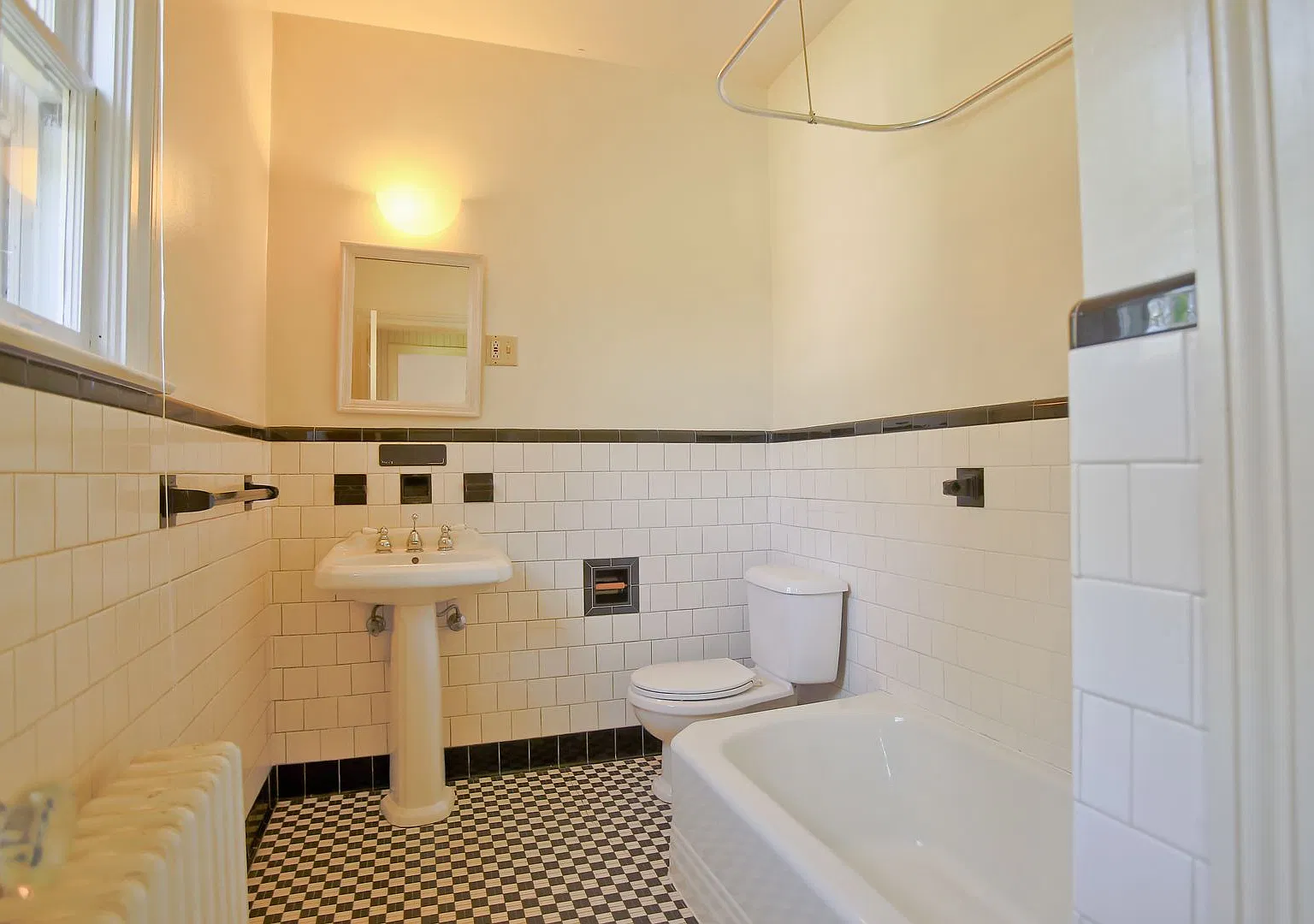 1017 Locust Avenue — Photo 2