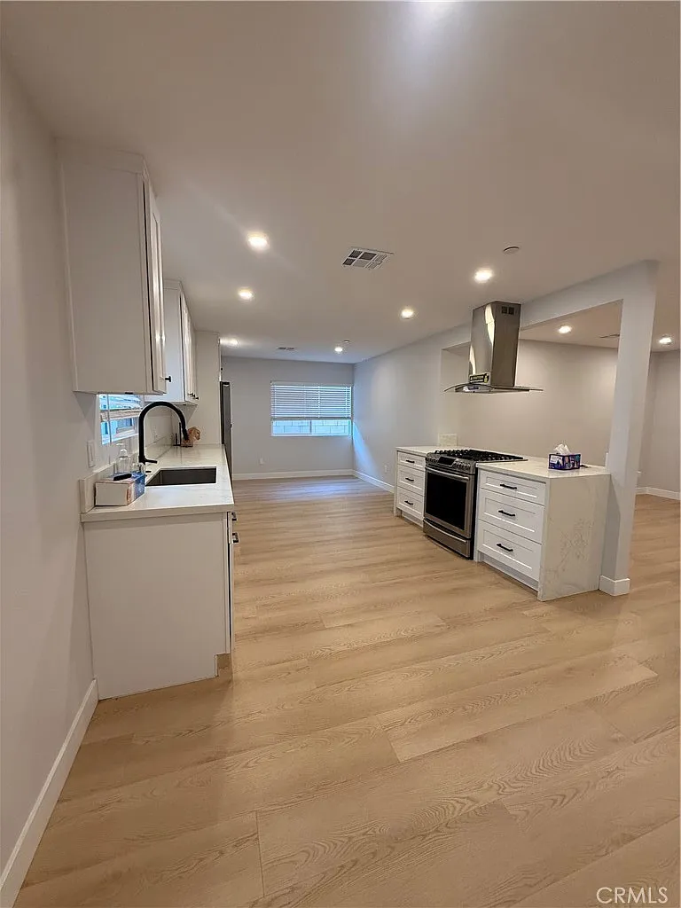 4 bed, 1744 sqft, $4,350 — Photo 1