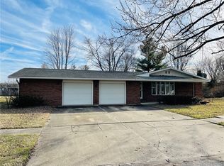 104 Oak St, Altamont, IL 62411