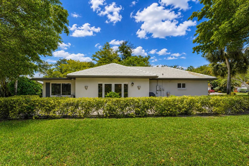 1019 E Cypress Drive, Pompano Beach