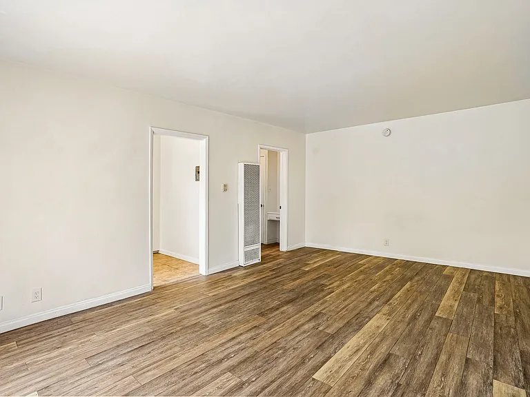 3867 Potomac Ave. — Photo 23