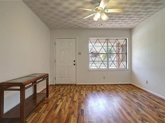 4th image of 3001 Maple Dr