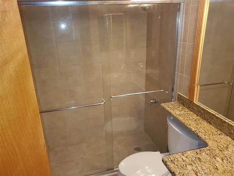 1046 Coral Club Dr — Photo 16