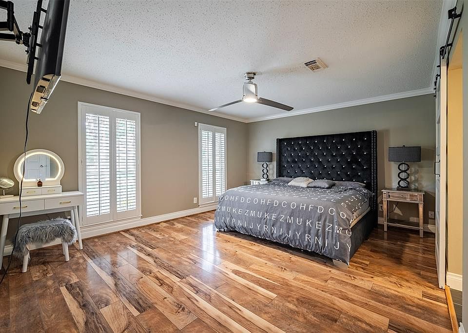 2nd image of 3831 Stillview Dr #A