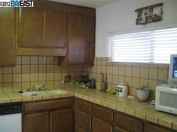 5th image of 328 Stewart Dr