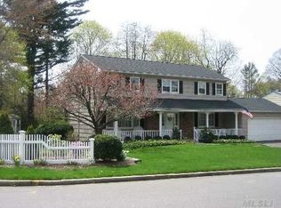 2 Casey Ct, Huntington, NY 11743