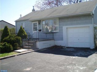 8 Green Lynne Dr, Levittown, PA 19057