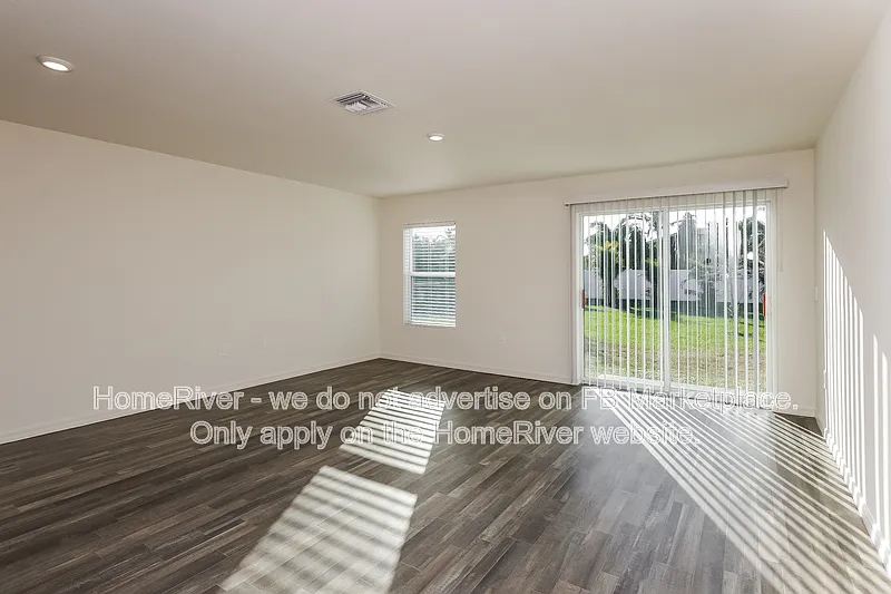3 bed, 2.0 bath, 1477 sqft, $1,825 — Photo 4
