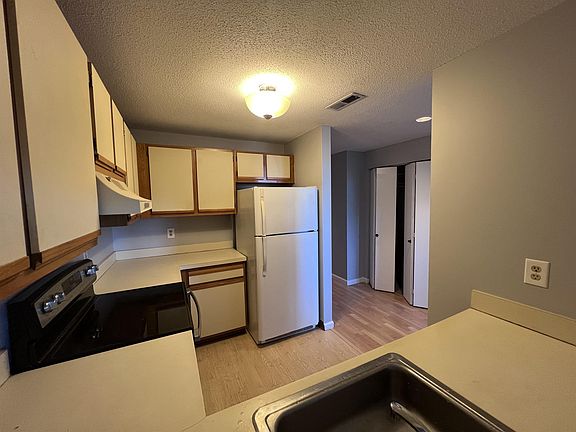 3rd image of 15 Prospect St APT 21
