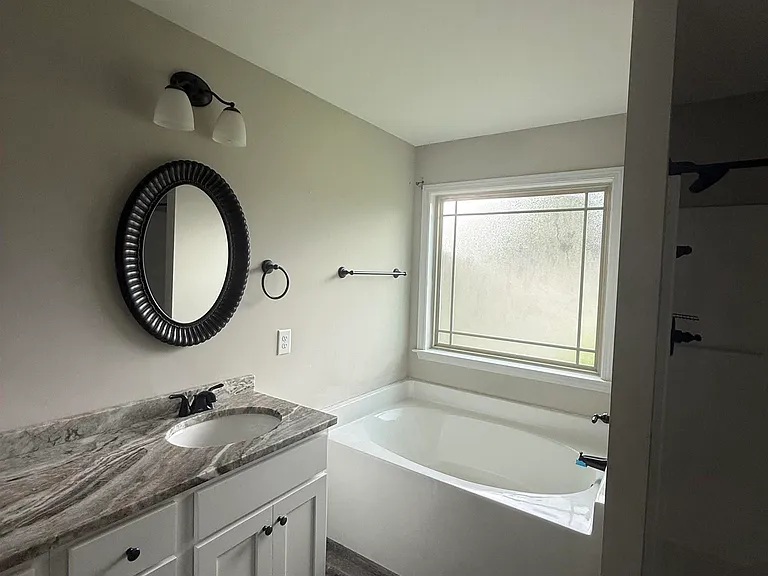 100 Weston Cv — Photo 15