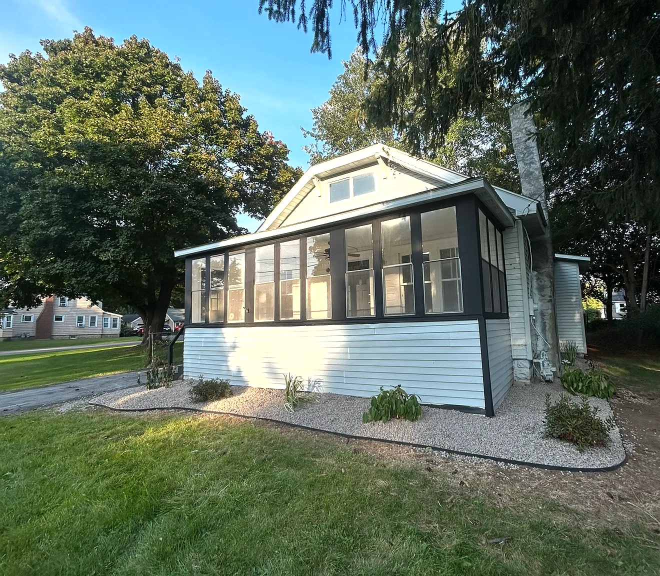 3 bed, 1933 sqft, $2,100 — Photo 1