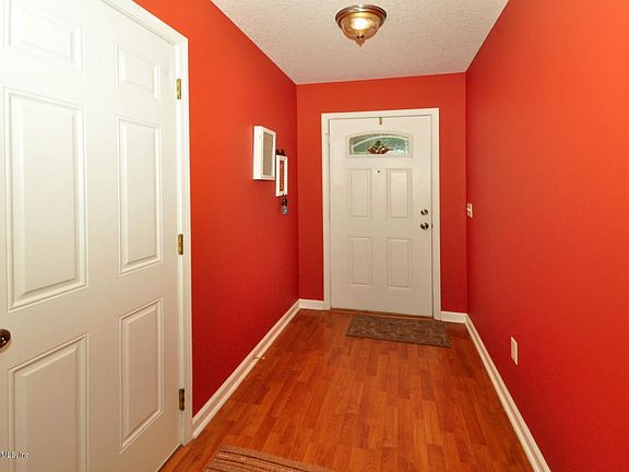 3rd image of 428 CYPRESS Avenue N