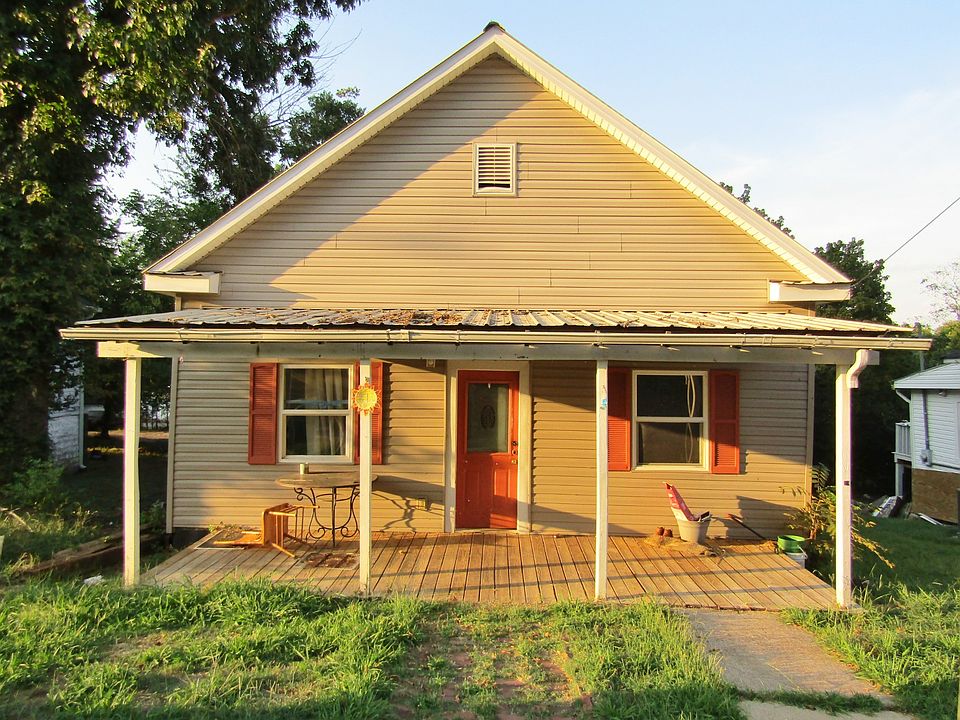 1st image of 420 Maple St