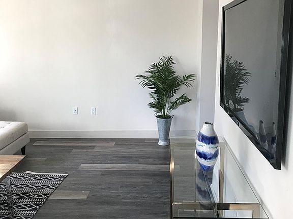 4th image of 107 W Dryden St APT 209