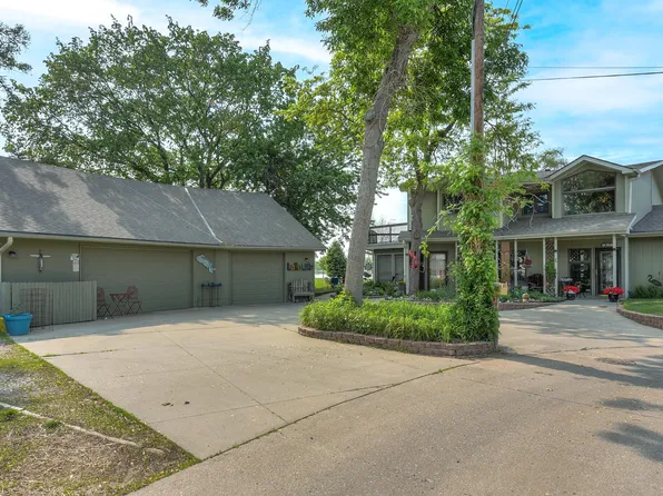 51 Carter Lake Clb, Carter Lake, IA 51510