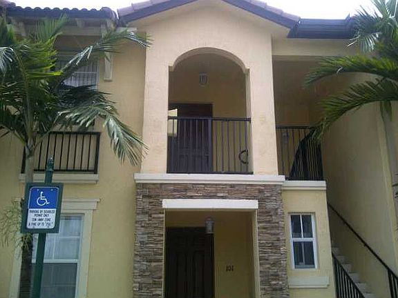2nd image of 1490 NE 33rd Ave Unit 201