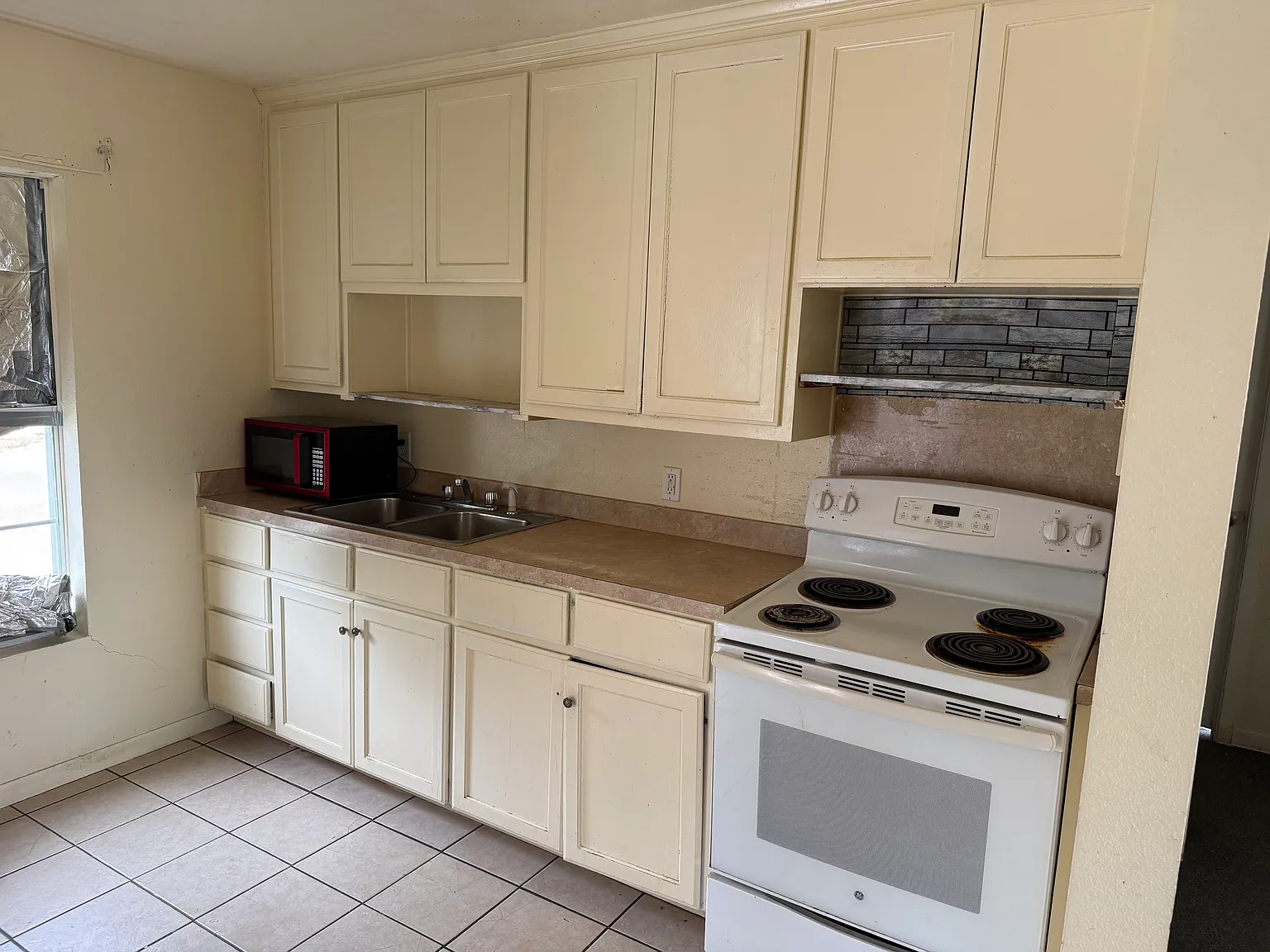 1402 E Cameron Ave — Photo 4