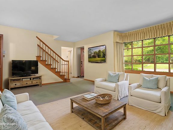 3rd image of 653 Orchard Dr