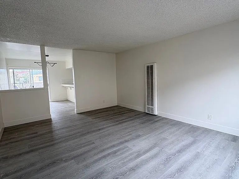 14514-14518 S Berendo Ave — Photo 18