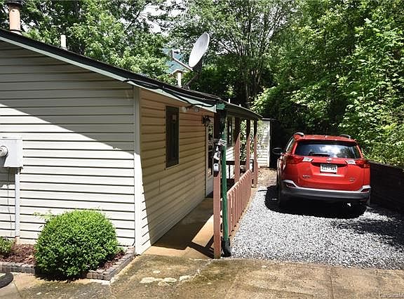3rd image of 71 Hillside Dr
